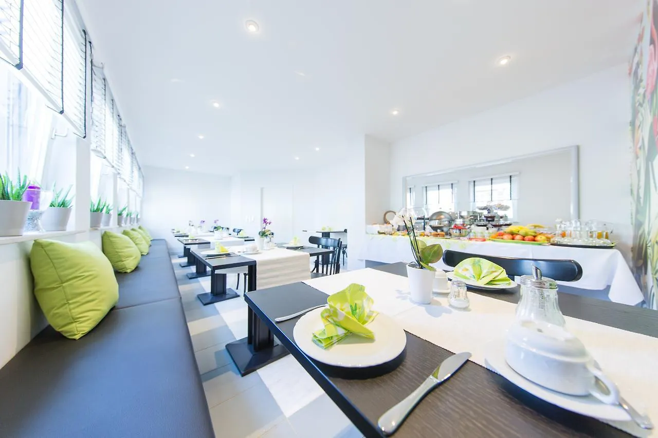 Hotel Sirrah Στουτγκάρδη 3*,